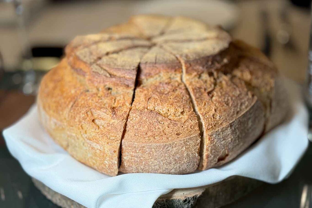 il pane alla cena al Castello di Taurasi per Entroterra 2024