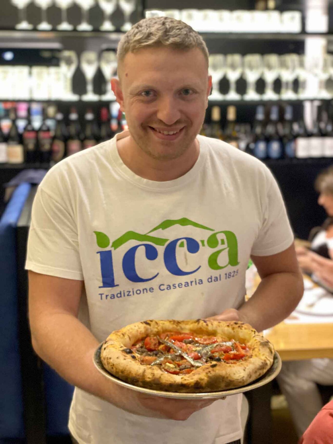 la pizza Napoletana della pizzeria Gli Esposito a Salerno nella finale del Campionato della Pizza 2024