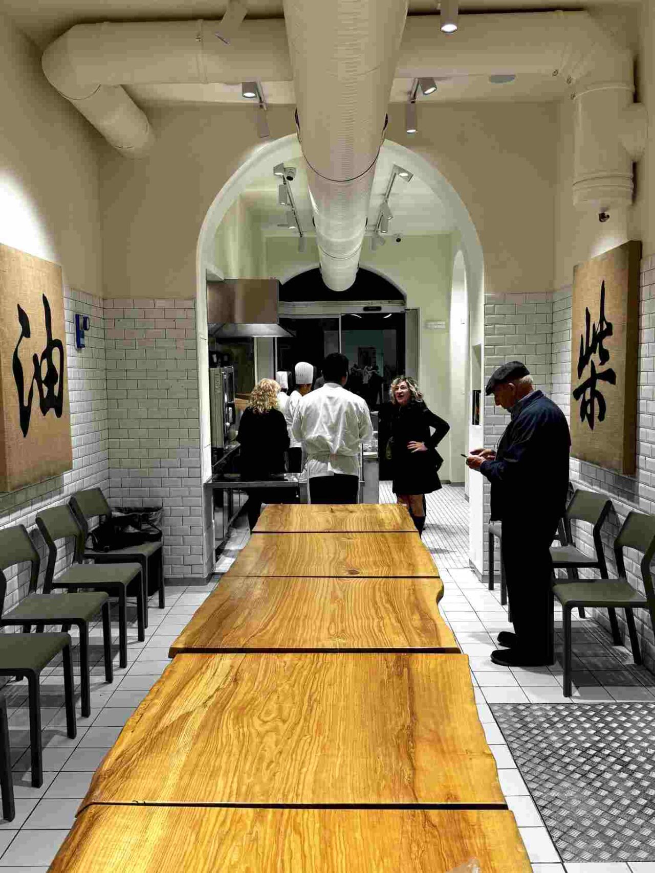 social table ravioleria marghera milano 