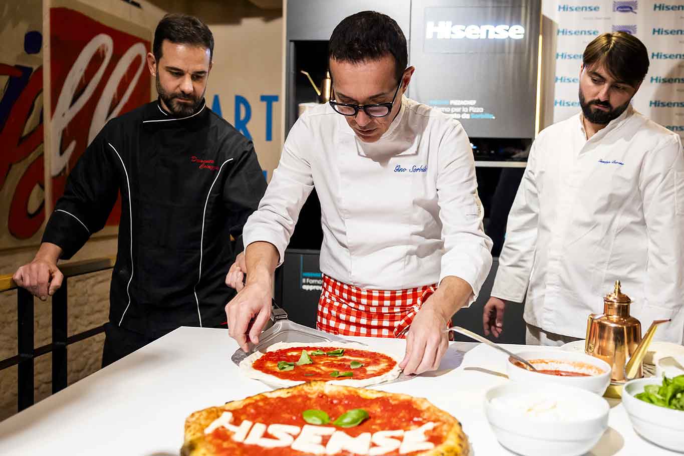 Come fa Sorbillo a sfornare la pizza in 3 minuti con il forno di casa