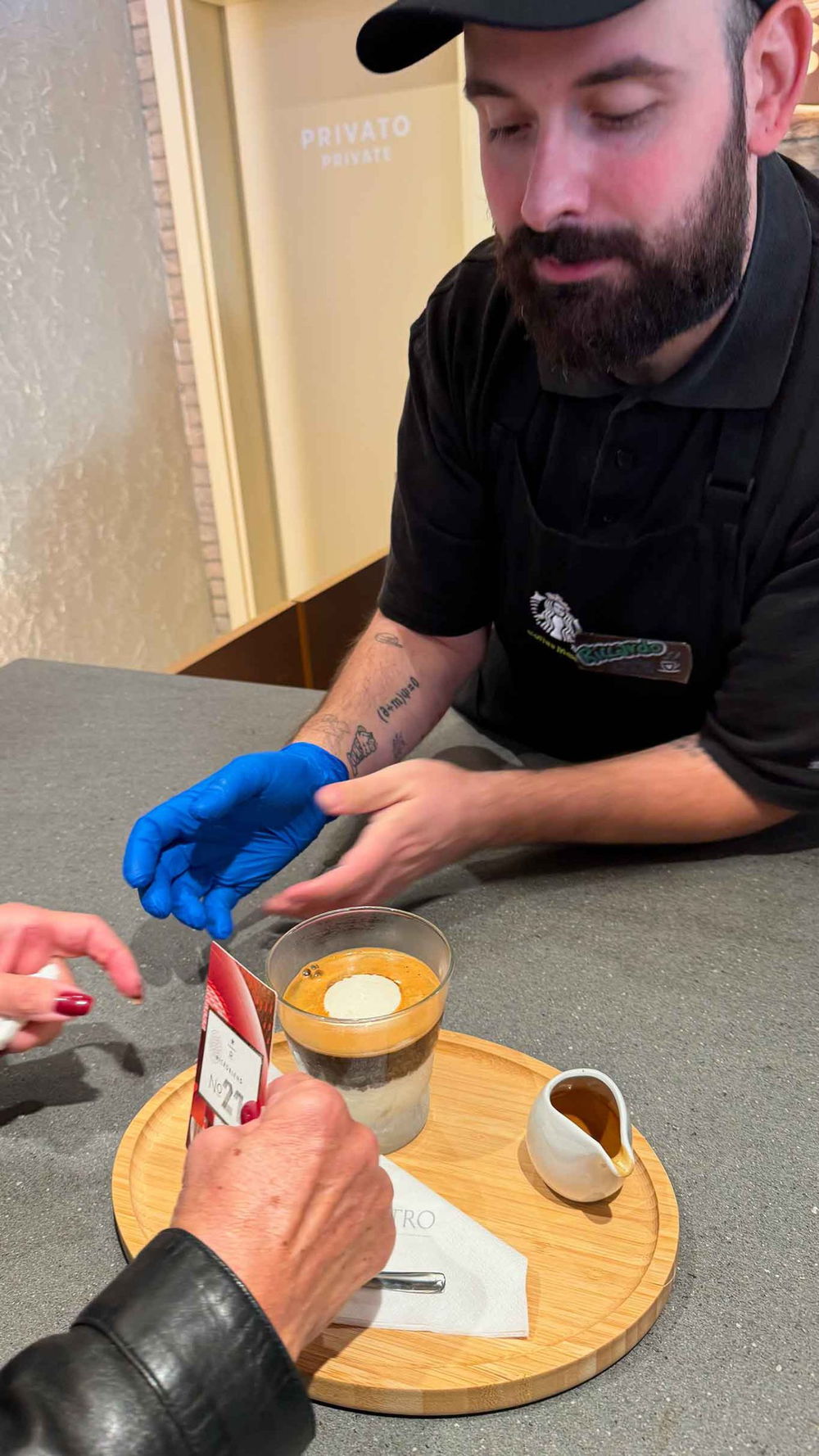 affogato al caffè dello Starbucks in piazza San Silvestro a Roma