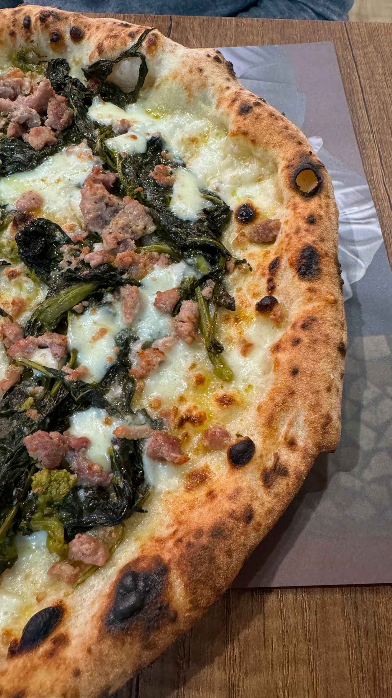 meglio la pizza salsiccia e friarielli o la carbonara da Errico Porzio