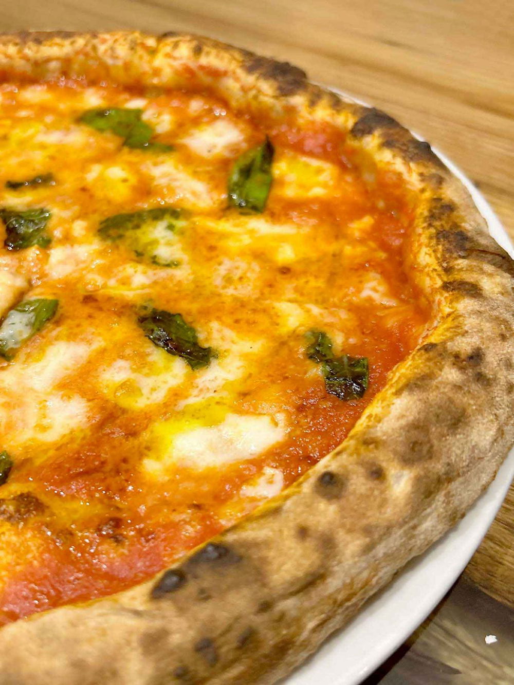 la pizza margherita della pizzeria Màdia a Salerno