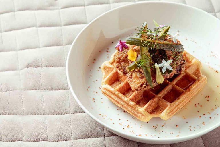 Pollo fritto e waffle, ricetta del bistrot Il Circolino a Monza