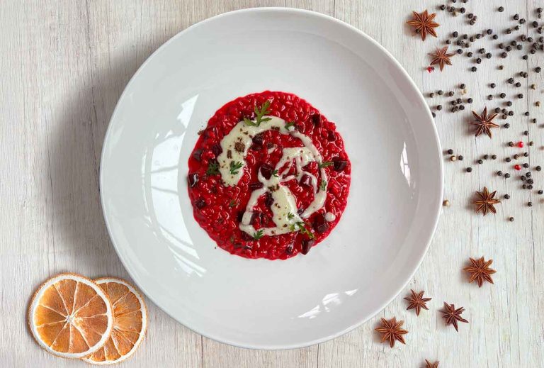 Risotto, rapa rossa, blu di grotta, pan pepato: ricetta per Natale