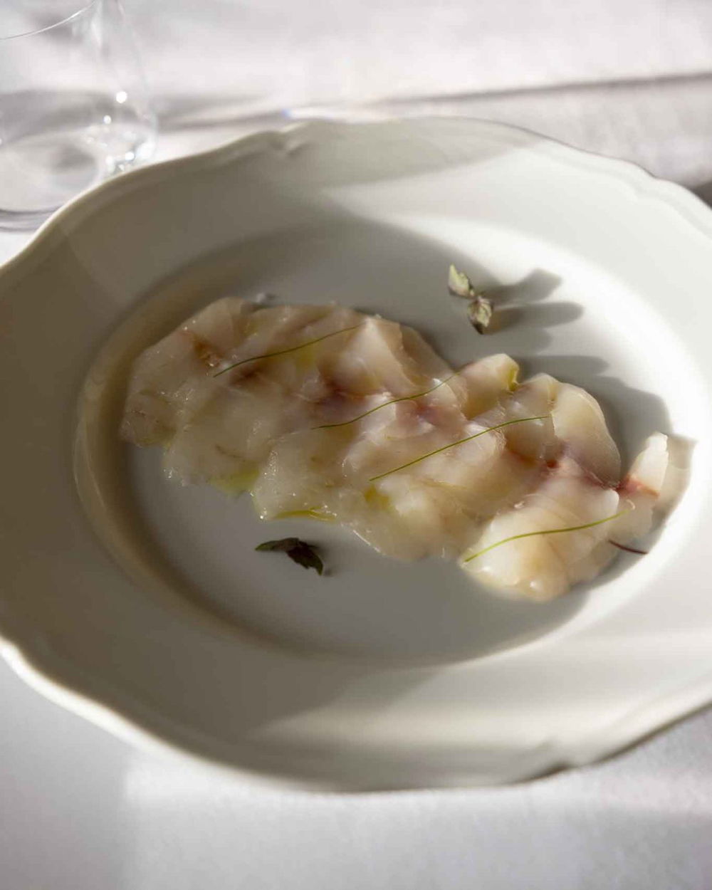 carpaccio di ricciola del ristorante Tramae dell'hotel Palazzo Talìa a Roma 