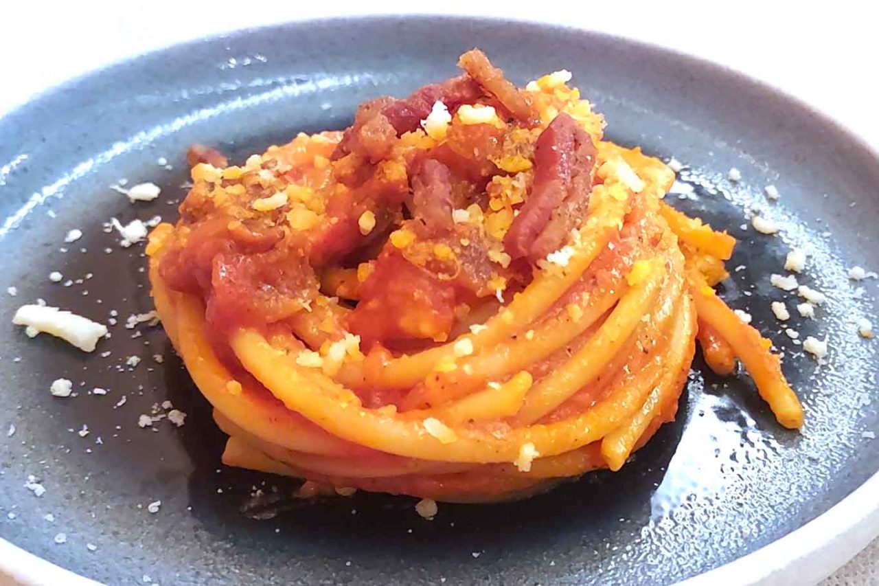 l'amatriciana del ristorante pizzeria La Valle del Sacco al quartiere Ostiense a Roma