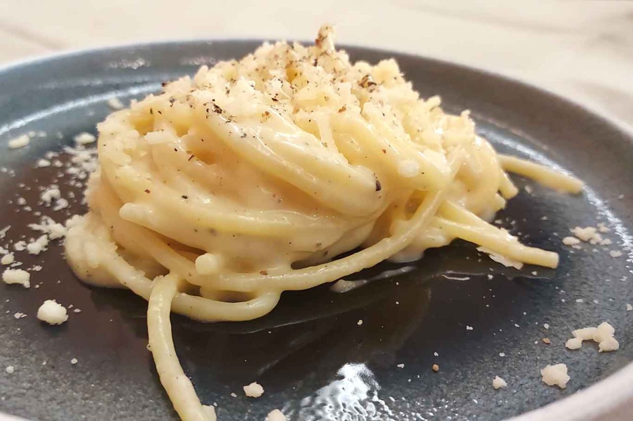 la cacio e pepe del ristorante pizzeria La Valle del Sacco al quartiere Ostiense a Roma