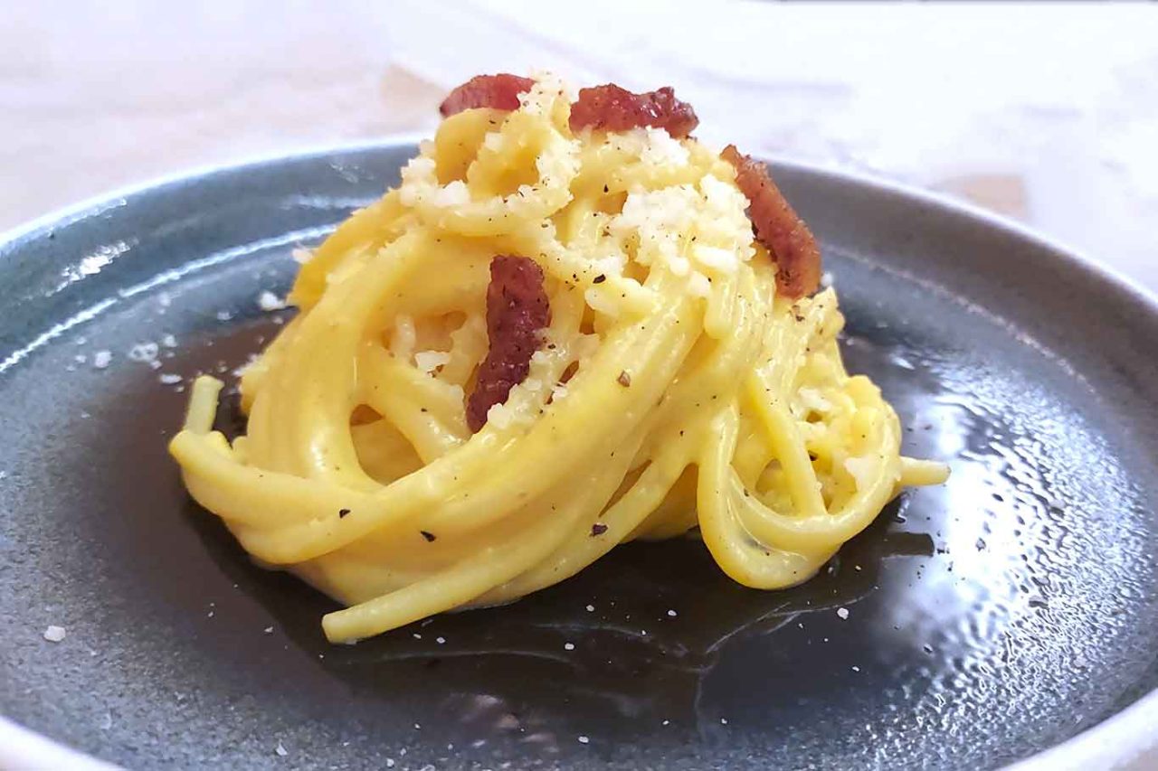 la carbonara del ristorante pizzeria La Valle del Sacco al quartiere Ostiense a Roma