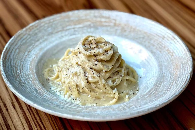 Tonnarelli cacio e pepe, la ricetta originale dal cuore di Roma