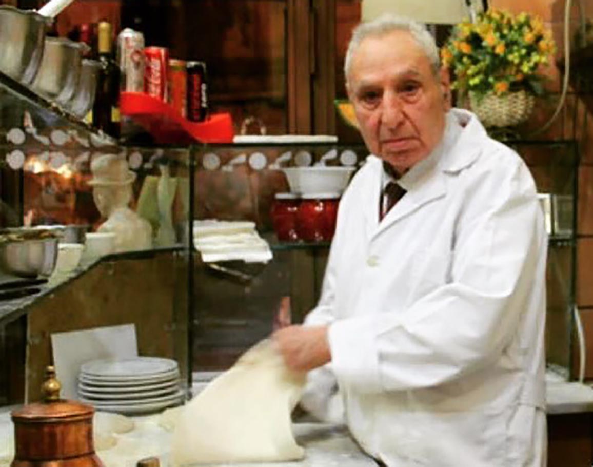 Morto Raffaele Condurro, ultimo dei figli di Michele della mitica pizzeria a Forcella