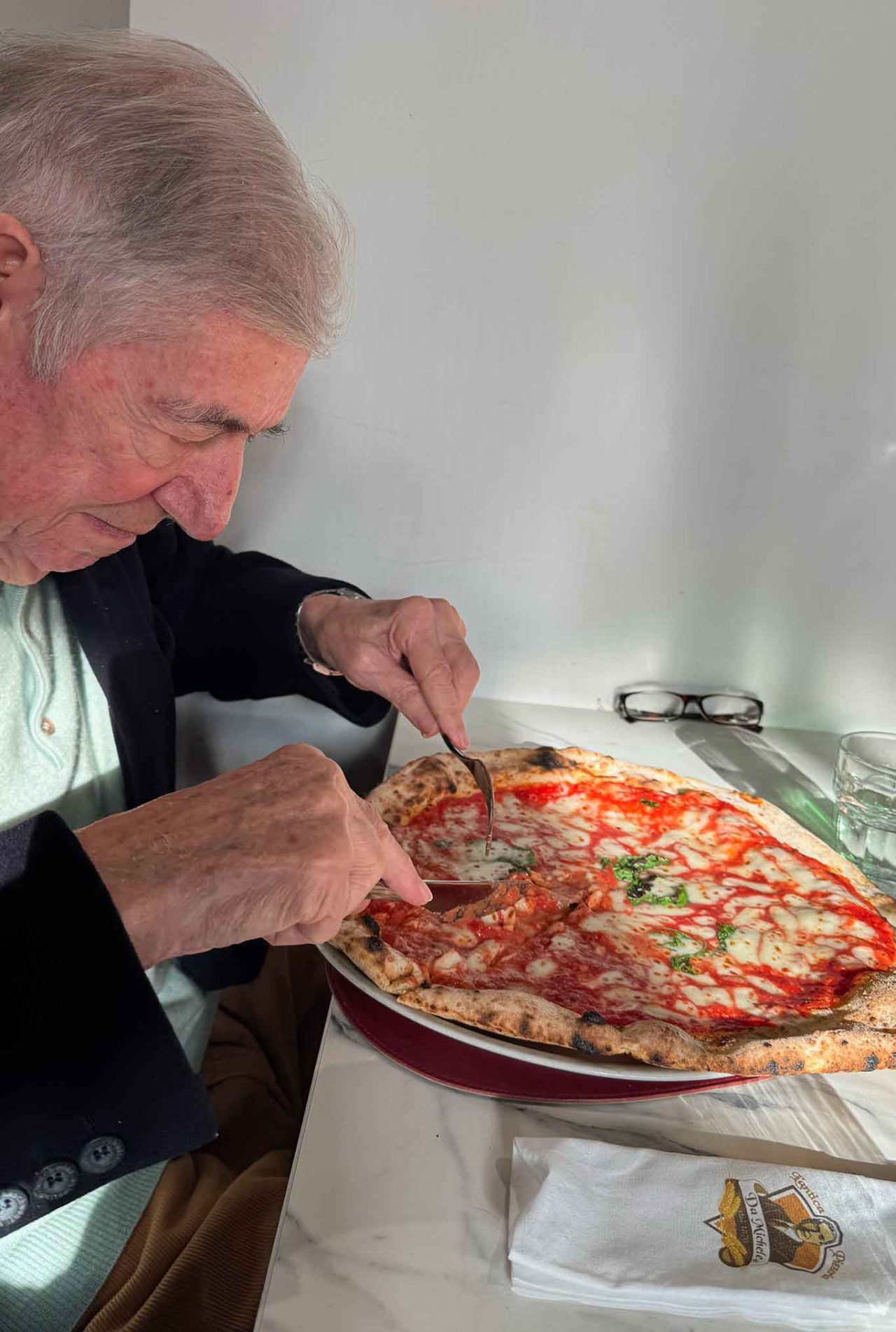 la pizza margherita della pizzeria da Michele a Roma Eur 