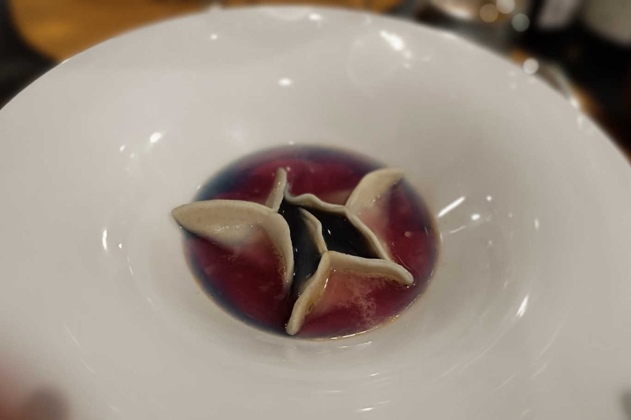 raviolo gamberi e orata versione magenta