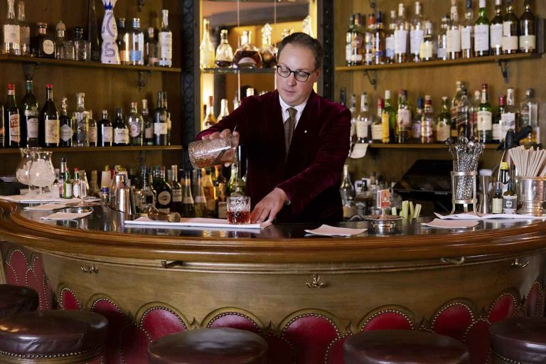 520 euro per un drink: accade al Badrutt’s Palace a St. Moritz