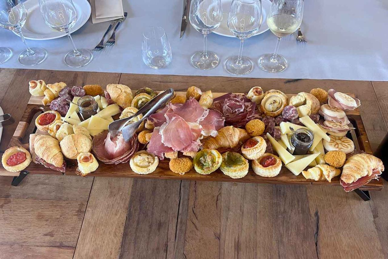 Weekend in Umbria: tagliere di salumi e formaggi alla Cantina Blasi a Umbertide