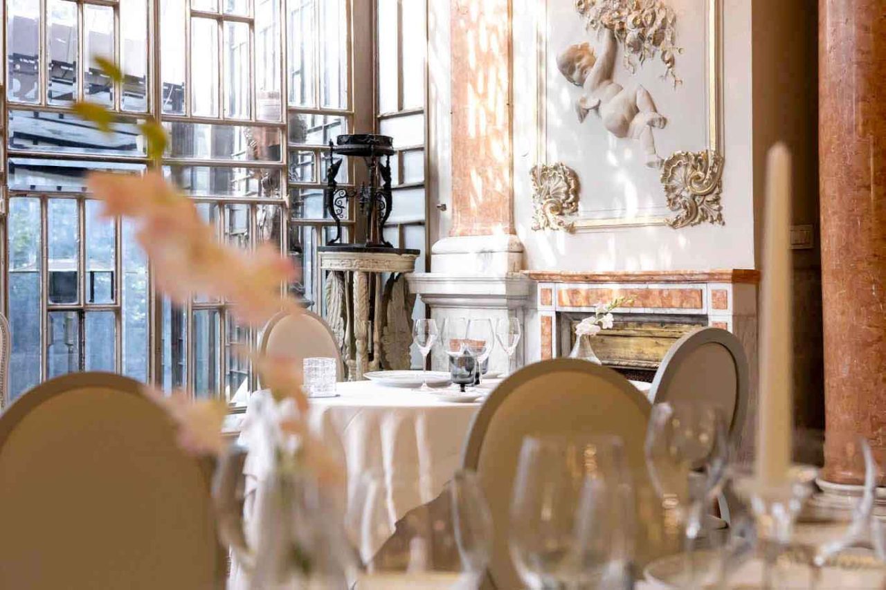 la sala del ristorante Enoteca La Torre a Villa Laetitia a Roma