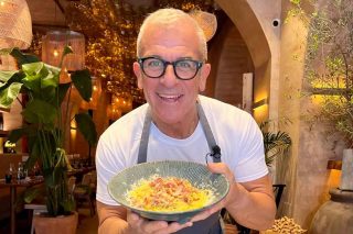 Max Mariola apre il bistrot a Milano dopo 22.000 carbonare vendute