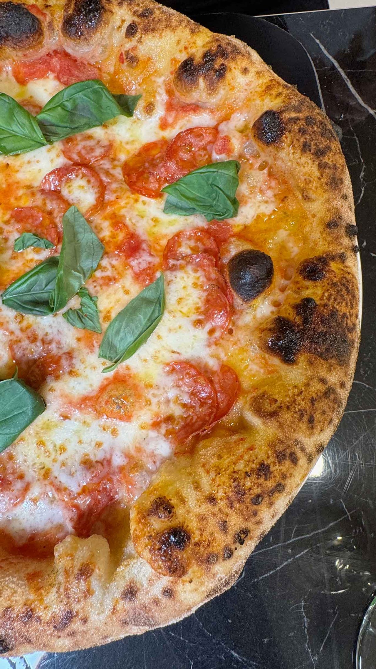 la pizza diavola della pizzeria I Fontana a Somma Vesuviana 