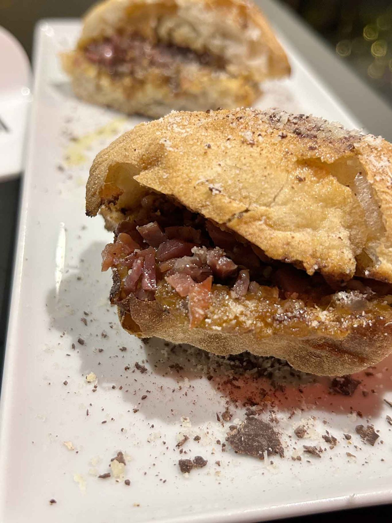 ciabatta con genovese della pizzeria I Vesuviani