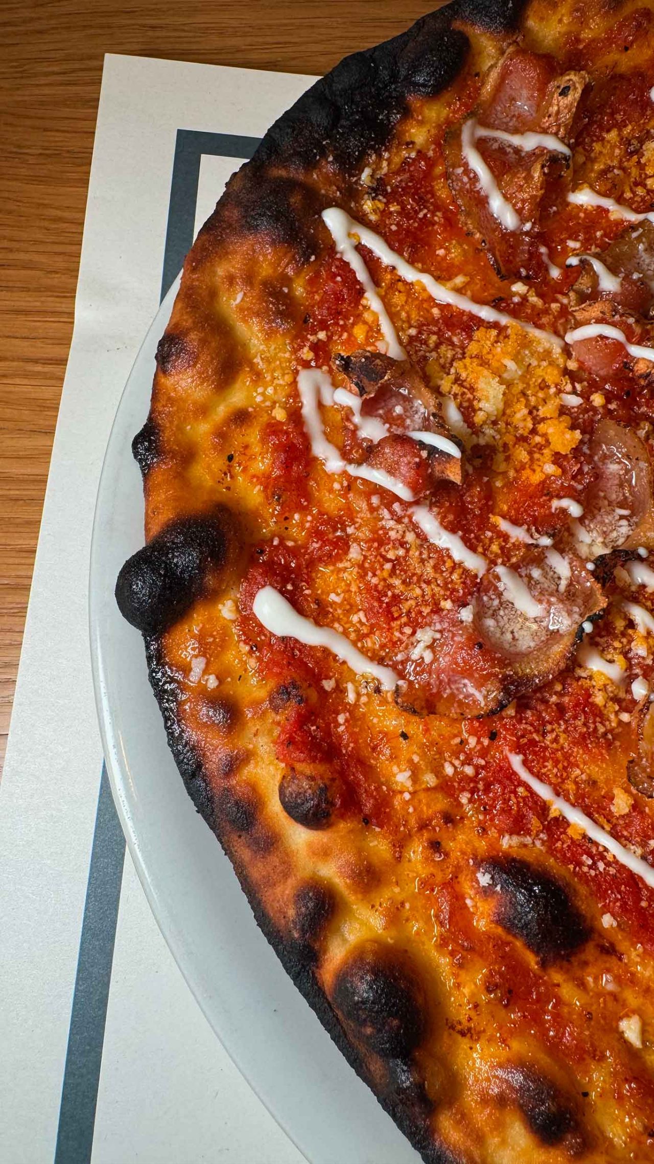 la pizza romana scrocchiarella della pizzeria Fornace Stella & Muscas a Roma