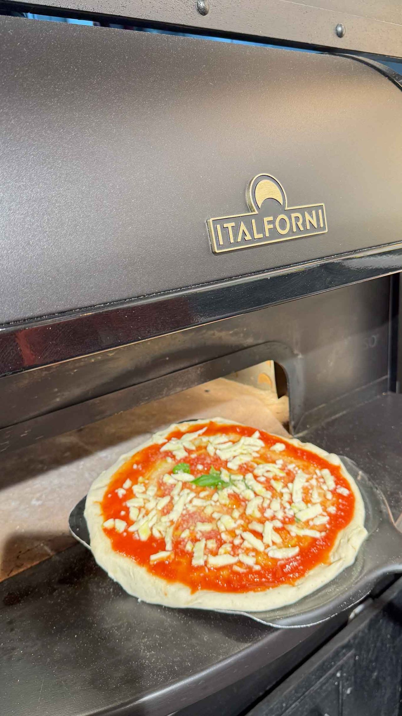 il forno elettrico della pizzeria Piccolina di Gino Sorbillo