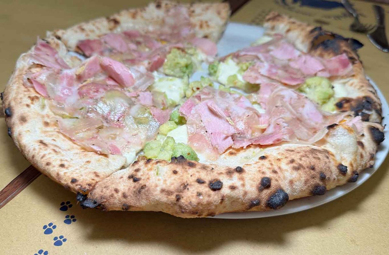 la pizza delicata della pizzeria Gatta Mangiona a Roma