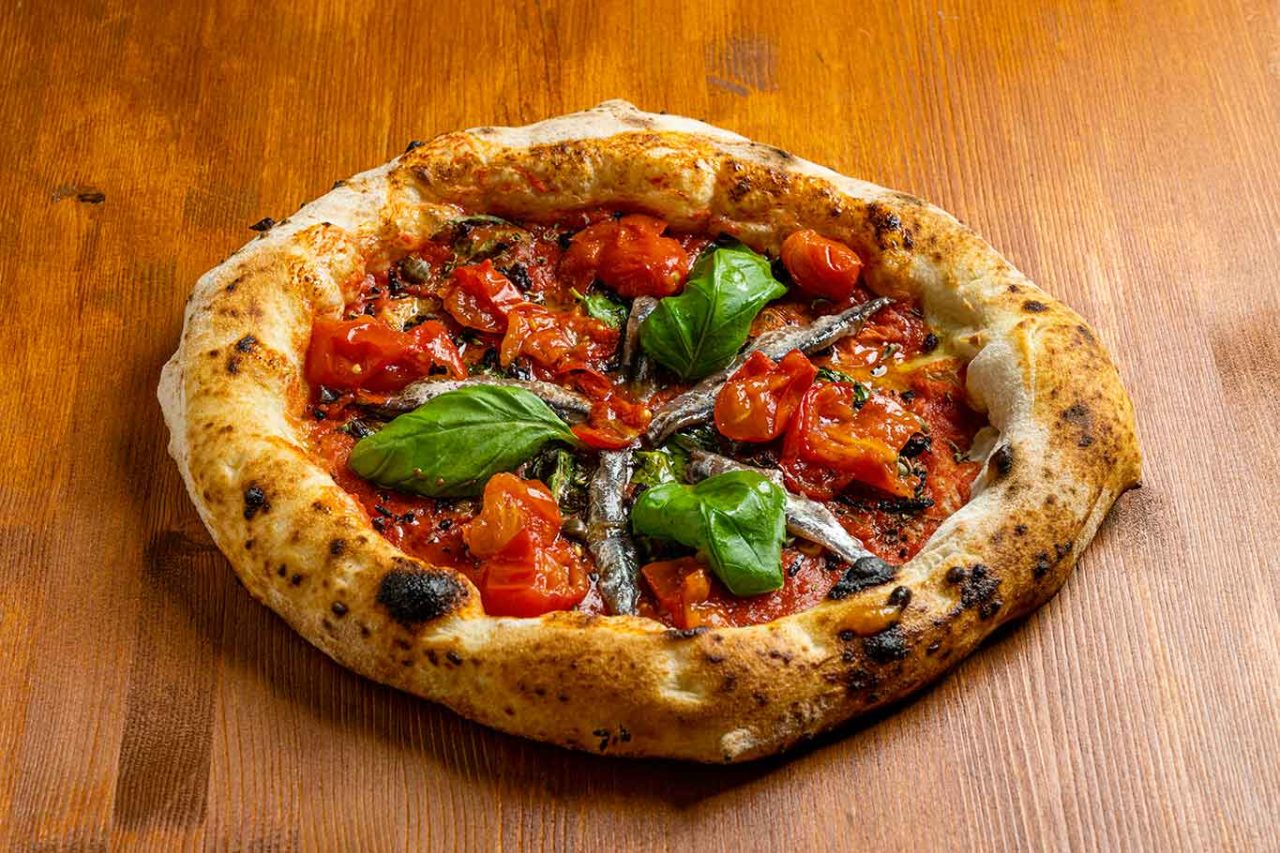 la pizza marinara della pizzeria Cuore di Luca Brancati a Marano Vicentino 