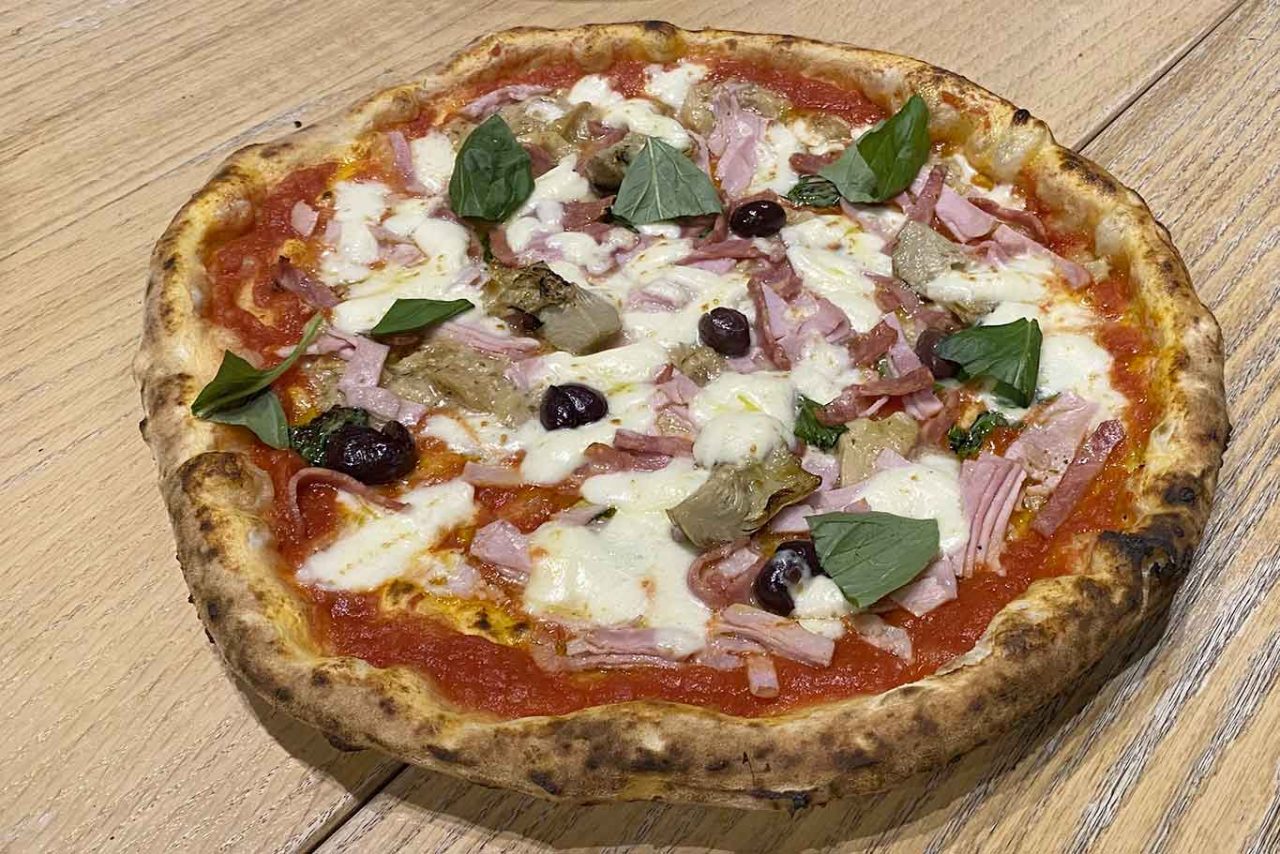 la pizza capricciosa della pizzeria Le Parùle ad Ercolano 