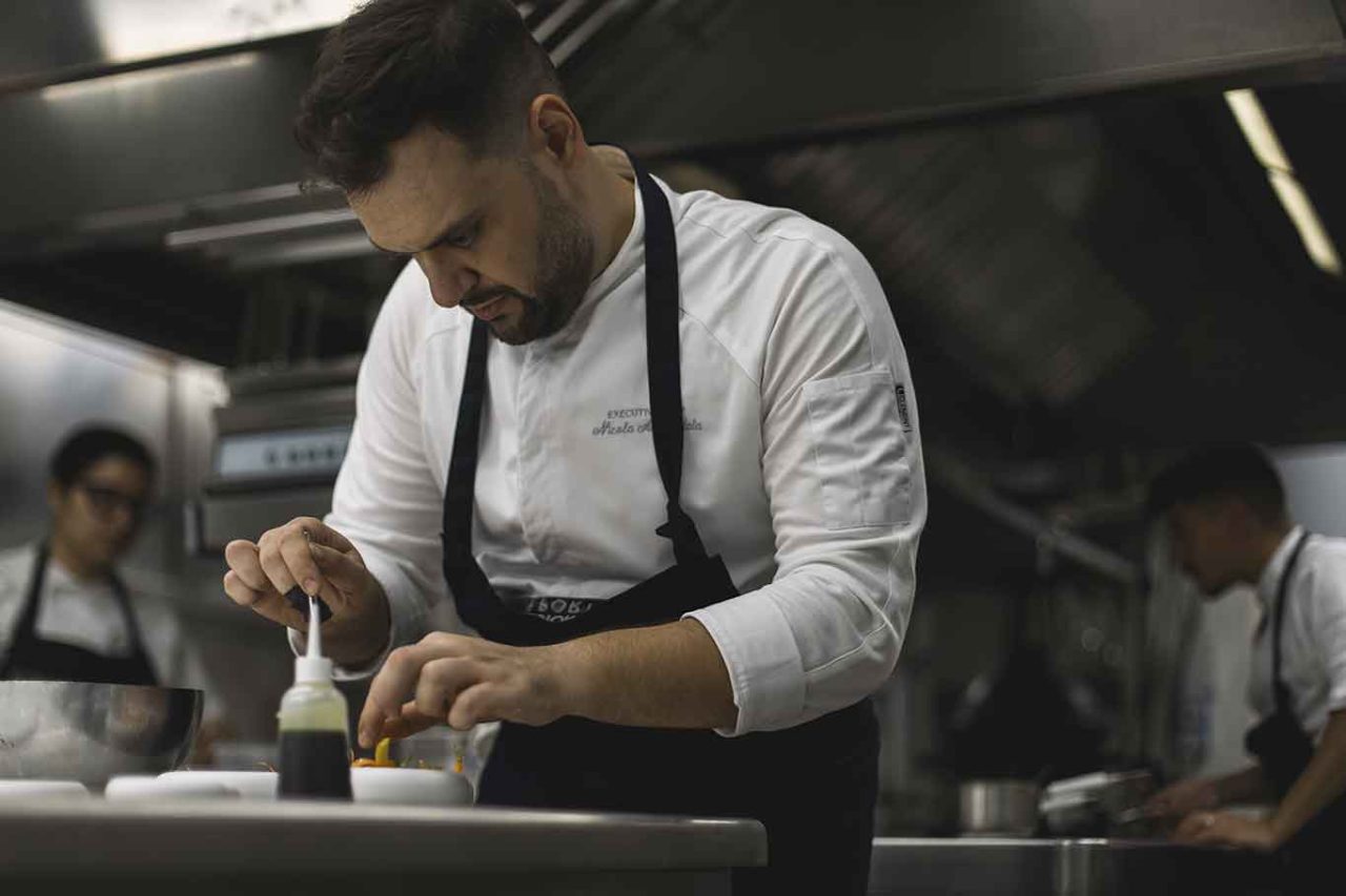 lo chef del ristorante I Portici di Bologna