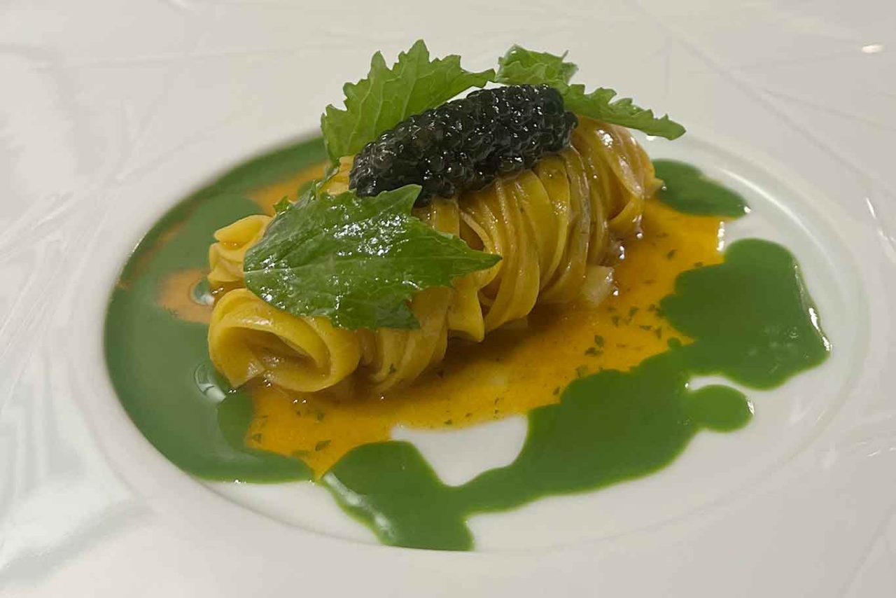 tagliolini con friarielli e caviale del ristorante I Portici di Bologna