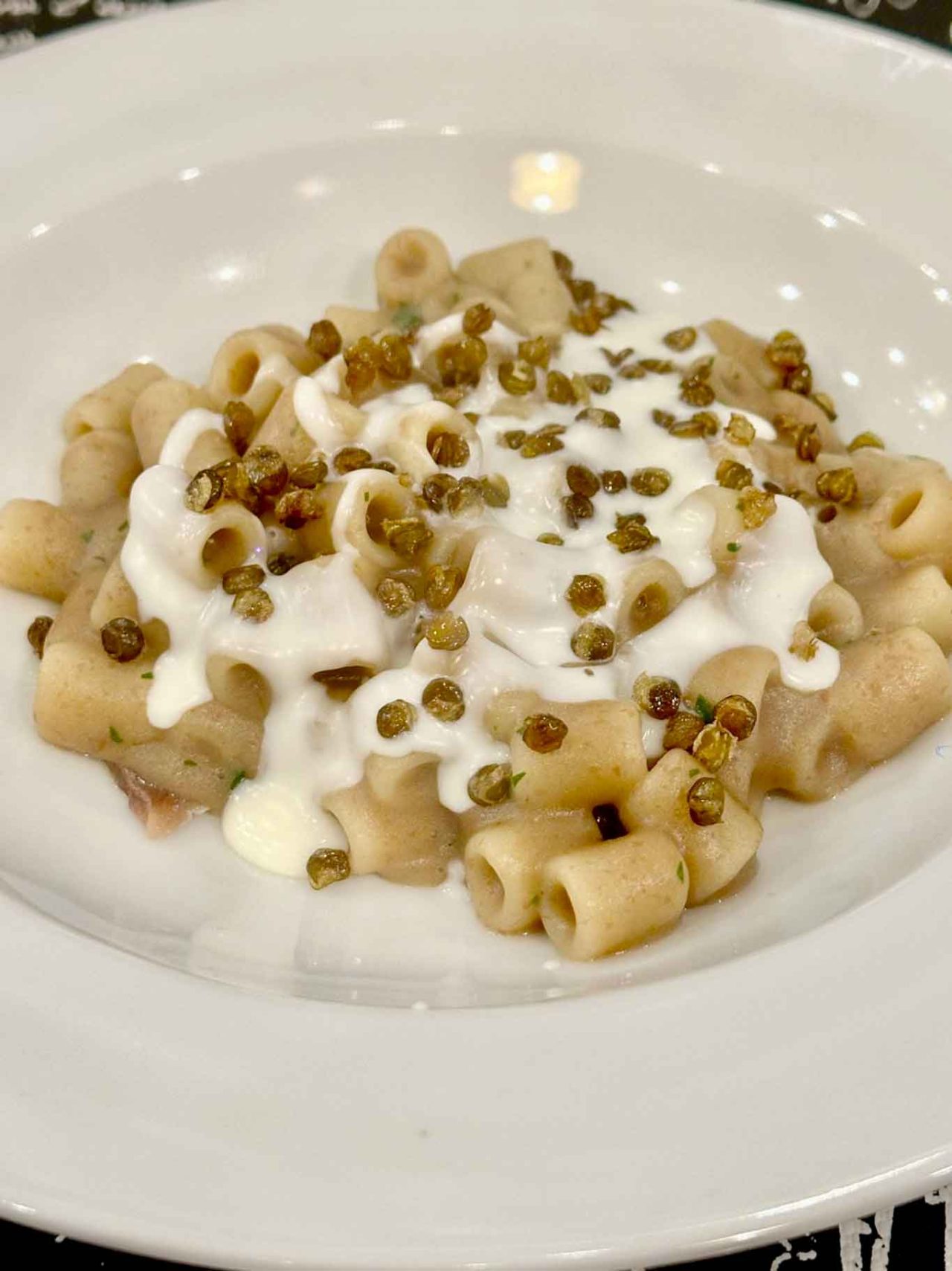 tubetti con lenticchie e sardine del ristorante Maxi da Foorn Soobcava a Napoli