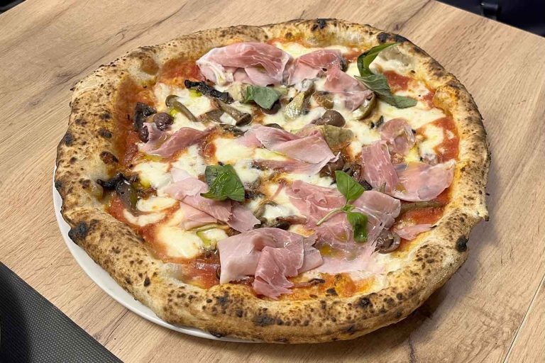 Pizzeria Frattini a Quarto, pizza tradizionale a prezzi super