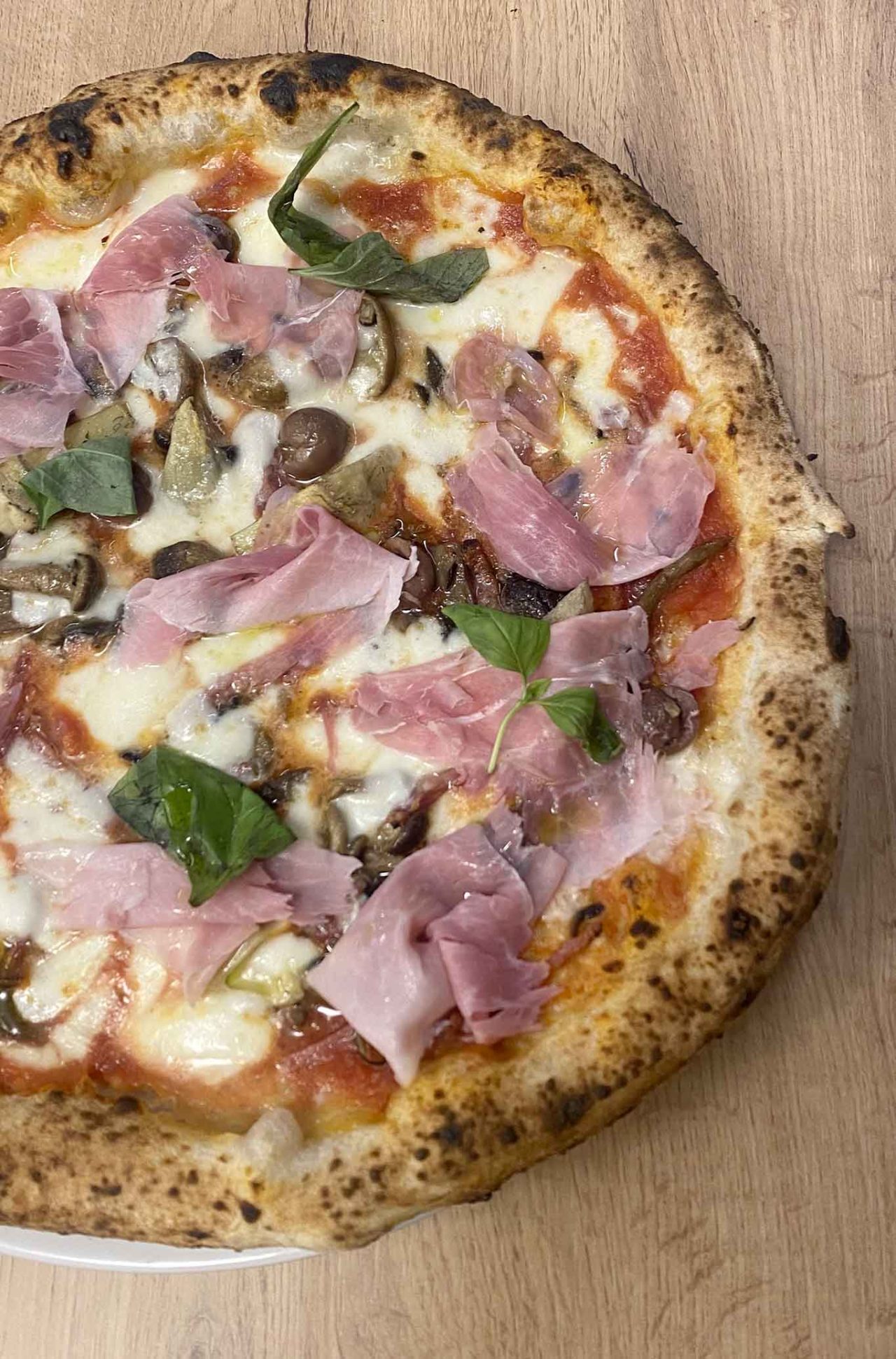 la pizza capricciosa della pizzeria Frattini a Quarto