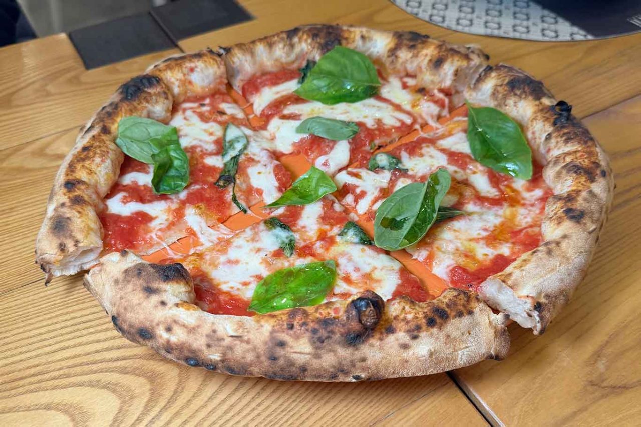 la pizza margherita della pizzeria I Borboni a Pontecagnano vicino Salerno