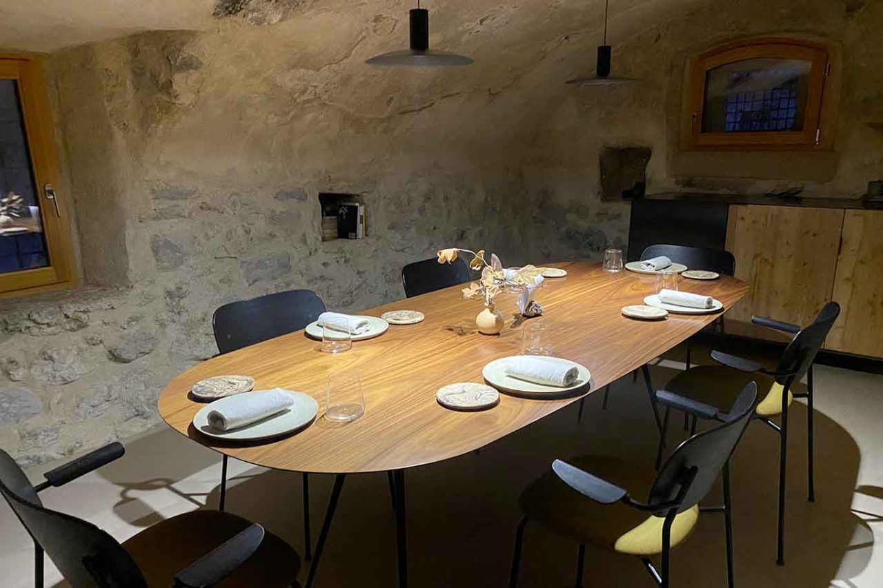 la sala del ristorante Contrada Bricconi in Val Seriana 